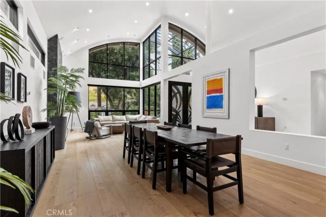 4415 Vanalden Avenue, Tarzana, CA 91356