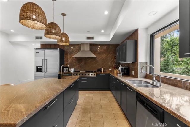 4415 Vanalden Avenue, Tarzana, CA 91356