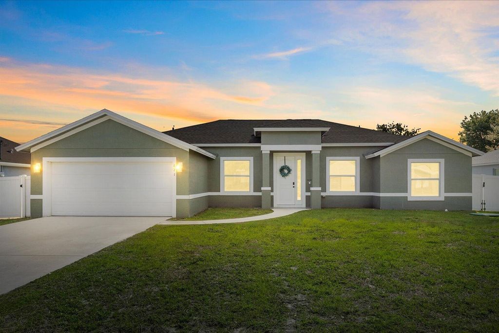 621 SE Prineville Street, Port St. Lucie, Port St Lucie, FL 34983