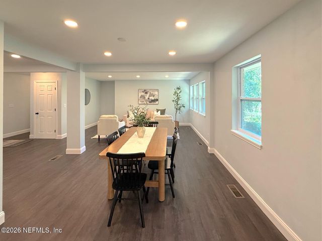 10135 LAKE VIEW Road W, Jacksonville, FL 32225