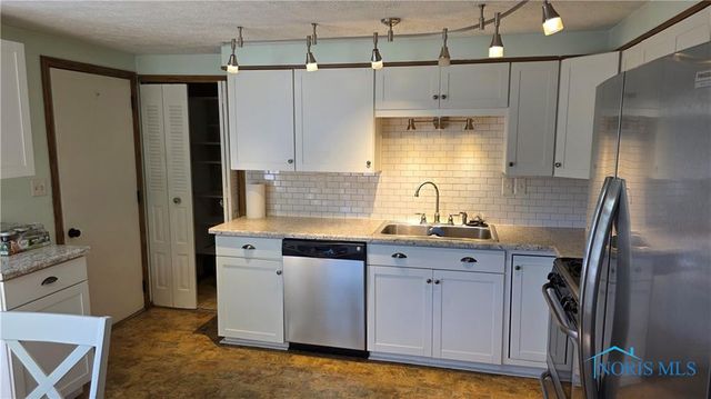 420 Clover Lane, Wauseon, OH 43567