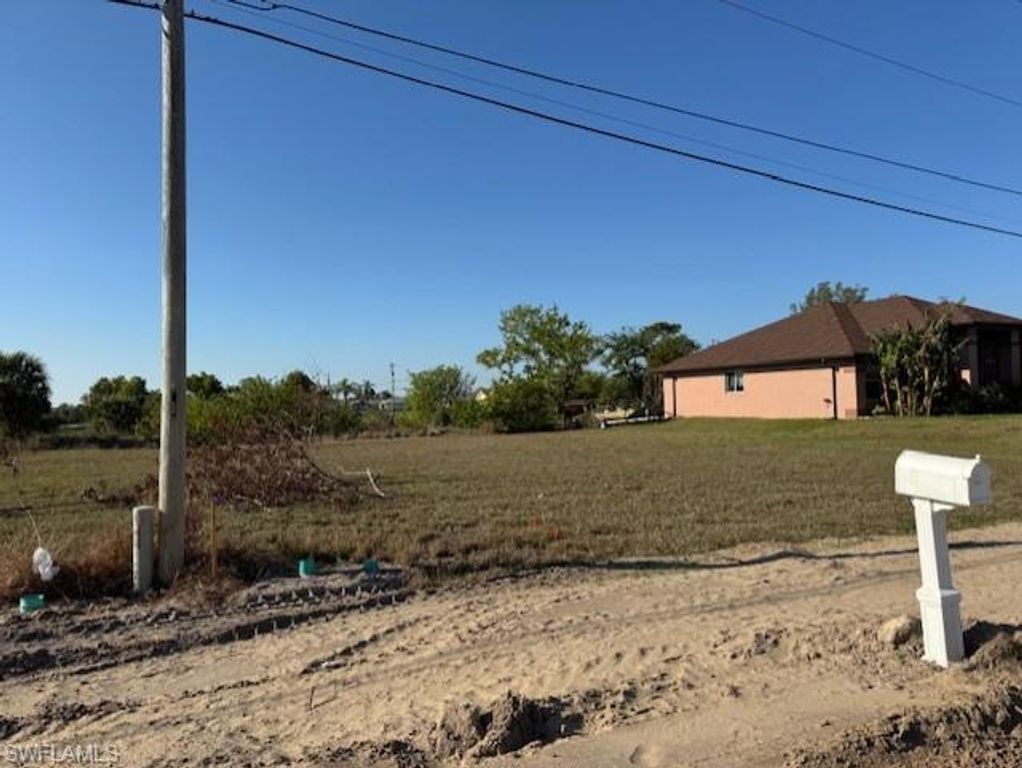 522 NE 15th TER, CAPE CORAL, FL 33909 — photo 2