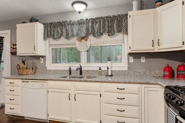 1294 Long Mountain Rd, Mcminnville, TN 37110