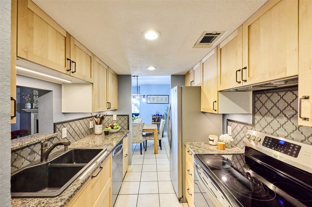 1603 Marsh Lane 301, Carrollton, TX 75006