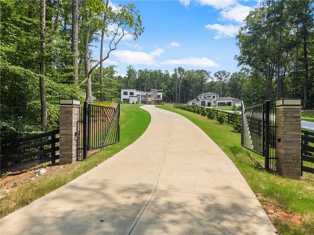 1678 Thomas Drive, Hoschton, GA 30548