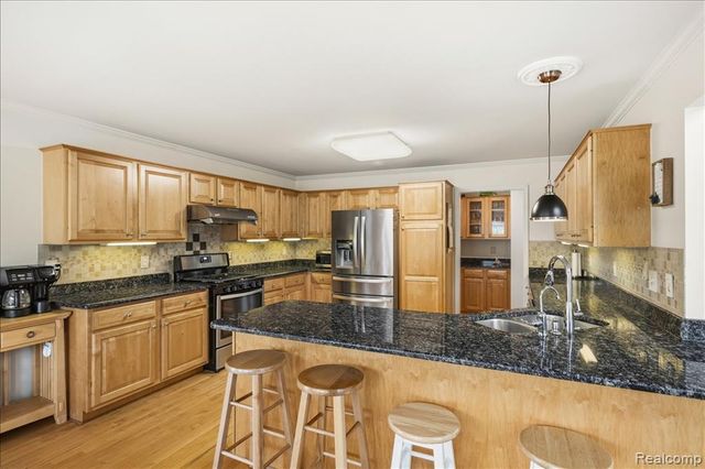 4471 S Castlewood Court, Auburn Hills, MI 48326