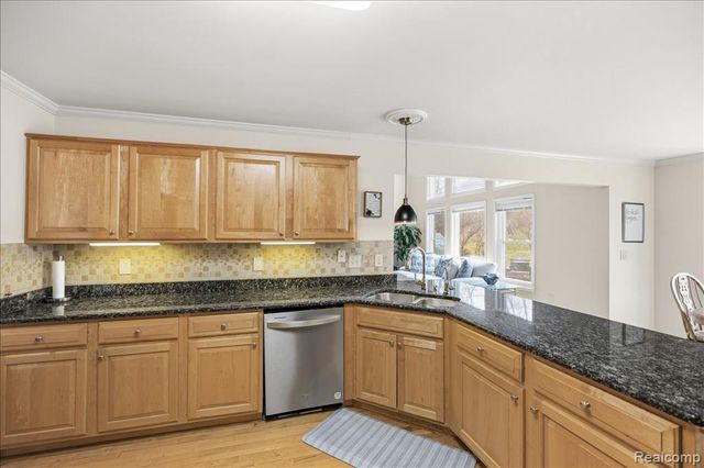 4471 S Castlewood Court, Auburn Hills, MI 48326