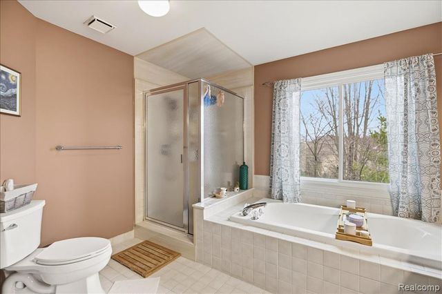 4471 S Castlewood Court, Auburn Hills, MI 48326