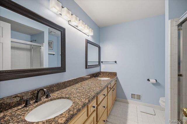 4471 S Castlewood Court, Auburn Hills, MI 48326