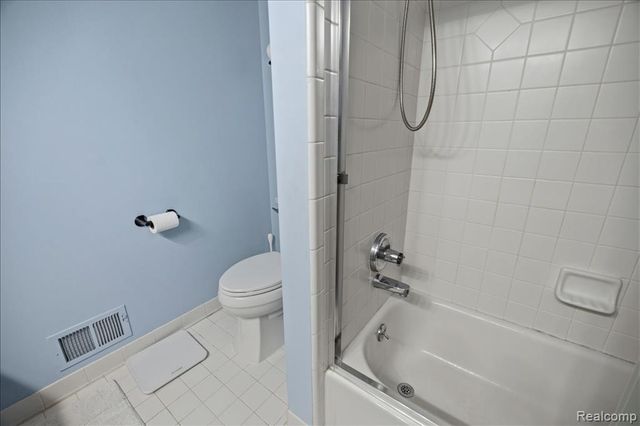 4471 S Castlewood Court, Auburn Hills, MI 48326