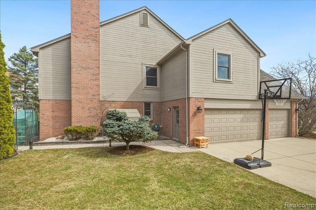4471 S Castlewood Court, Auburn Hills, MI 48326