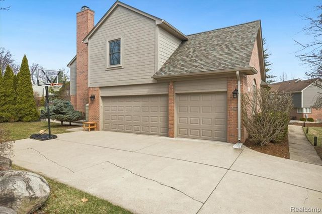 4471 S Castlewood Court, Auburn Hills, MI 48326