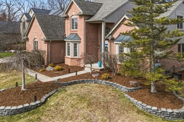 4471 S Castlewood Court, Auburn Hills, MI 48326