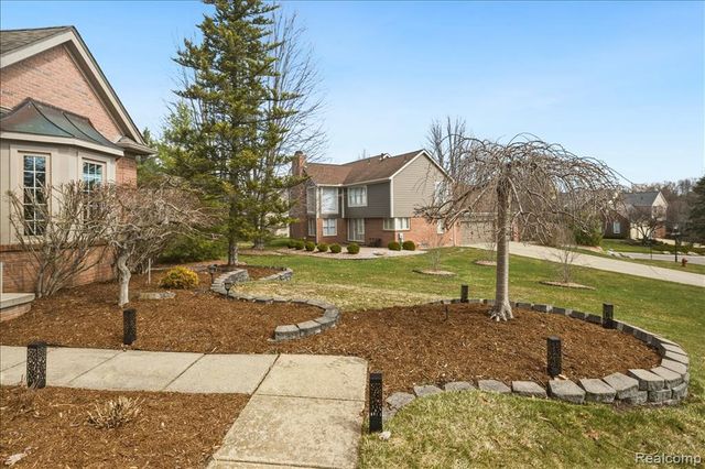 4471 S Castlewood Court, Auburn Hills, MI 48326