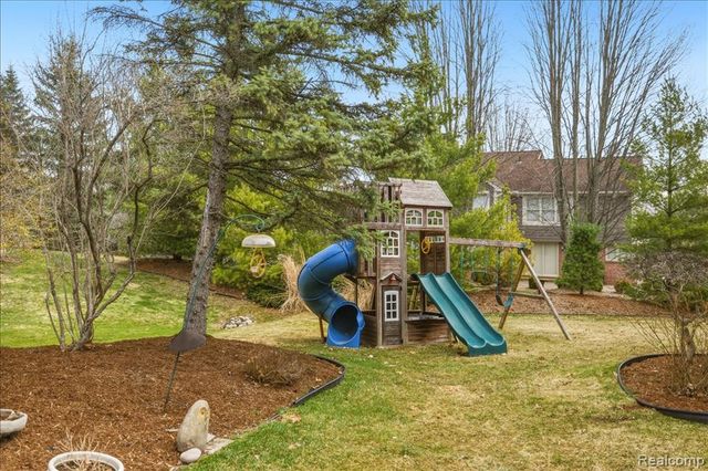 4471 S Castlewood Court, Auburn Hills, MI 48326