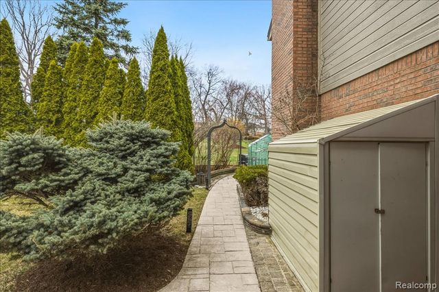 4471 S Castlewood Court, Auburn Hills, MI 48326