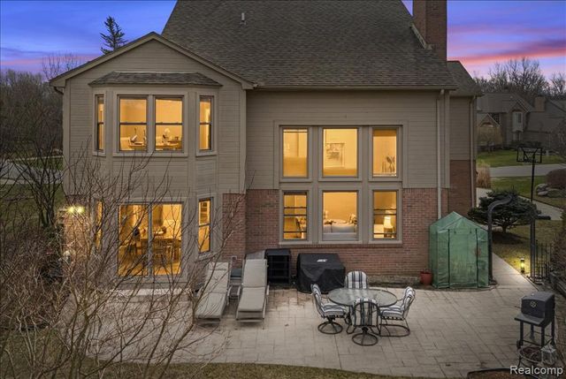 4471 S Castlewood Court, Auburn Hills, MI 48326