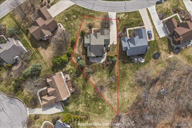 4471 S Castlewood Court, Auburn Hills, MI 48326