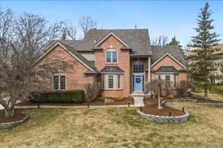 4471 S Castlewood Court, Auburn Hills, MI 48326