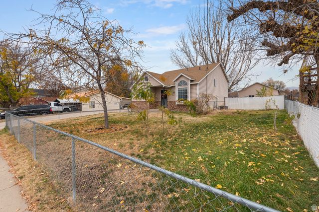 844 N 1000 W, Clinton, UT 84015
