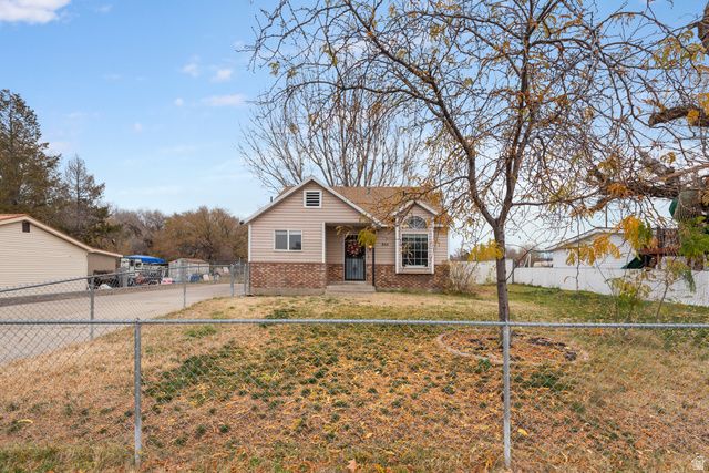 844 N 1000 W, Clinton, UT 84015