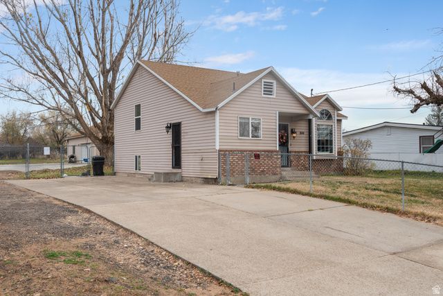 844 N 1000 W, Clinton, UT 84015