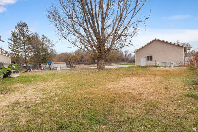 844 N 1000 W, Clinton, UT 84015