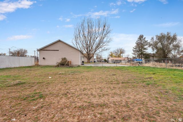 844 N 1000 W, Clinton, UT 84015