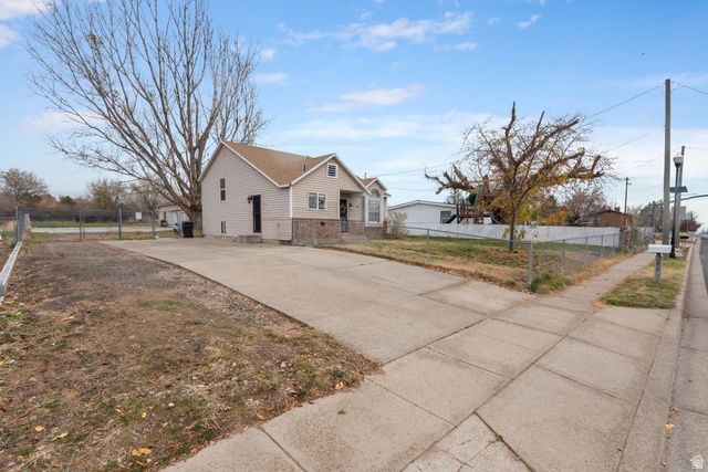844 N 1000 W, Clinton, UT 84015