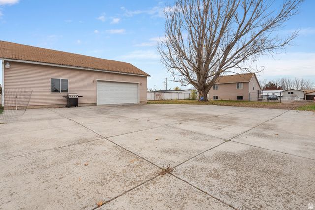 844 N 1000 W, Clinton, UT 84015
