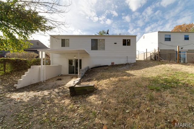 10430 Castle Drive, St Louis, MO 63136