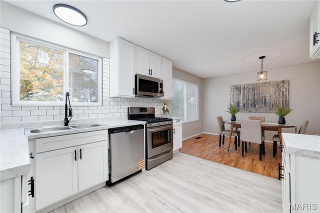 10430 Castle Drive, St Louis, MO 63136