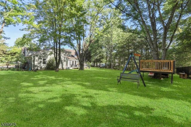 8 Hartpence Ct, Raritan Twp., NJ 08822