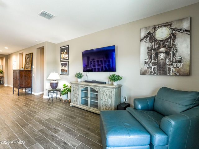 37008 N ALEUTIAN Drive, San Tan Valley, AZ 85143