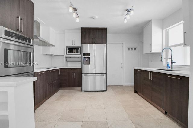 6900 SW 104th St, Pinecrest, FL 33156