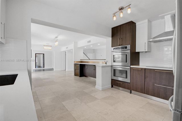 6900 SW 104th St, Pinecrest, FL 33156