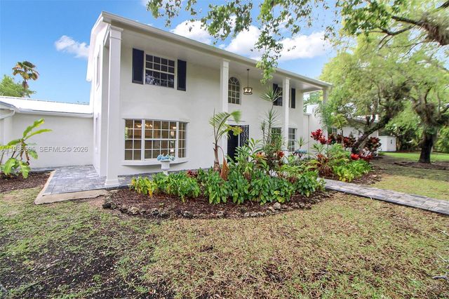 6900 SW 104th St, Pinecrest, FL 33156