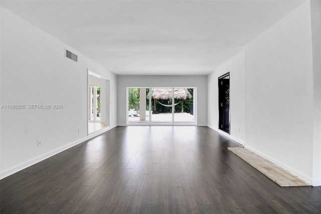 6900 SW 104th St, Pinecrest, FL 33156