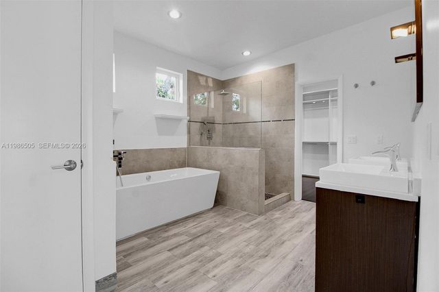 6900 SW 104th St, Pinecrest, FL 33156