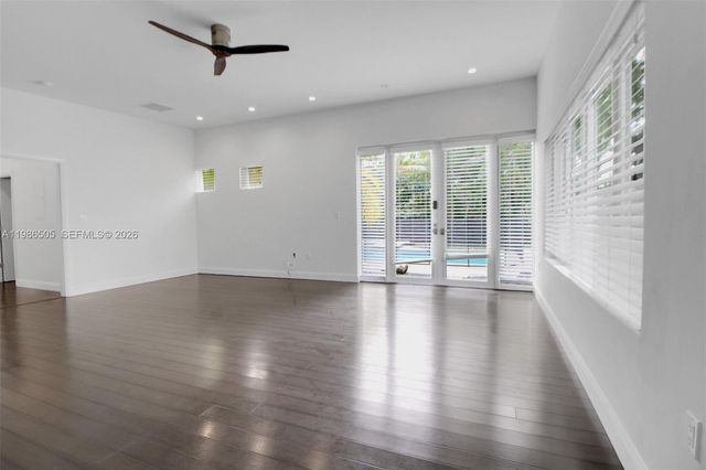 6900 SW 104th St, Pinecrest, FL 33156