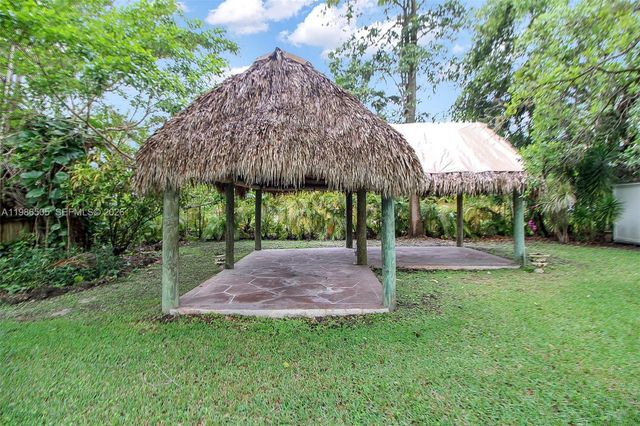 6900 SW 104th St, Pinecrest, FL 33156