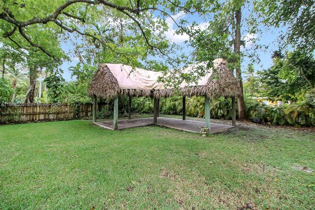 6900 SW 104th St, Pinecrest, FL 33156