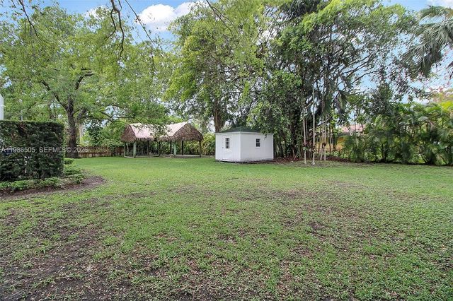 6900 SW 104th St, Pinecrest, FL 33156