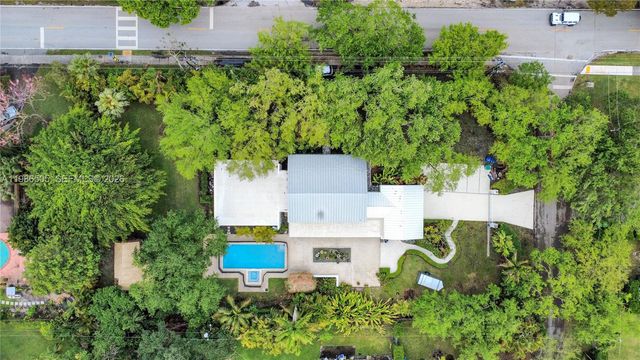 6900 SW 104th St, Pinecrest, FL 33156