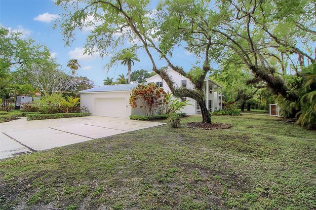 6900 SW 104th St, Pinecrest, FL 33156