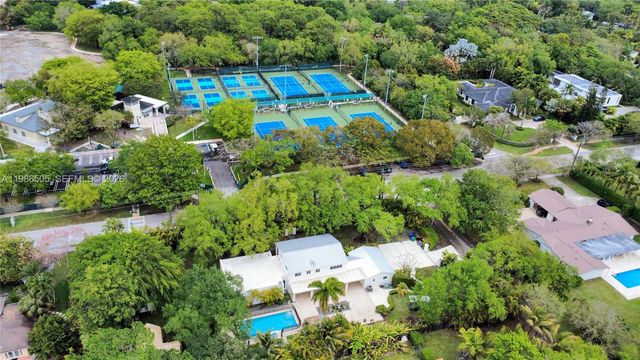 6900 SW 104th St, Pinecrest, FL 33156