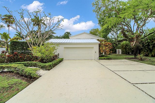 6900 SW 104th St, Pinecrest, FL 33156