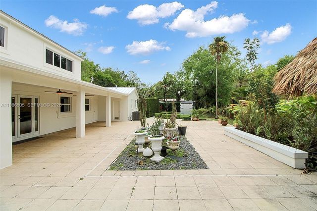 6900 SW 104th St, Pinecrest, FL 33156