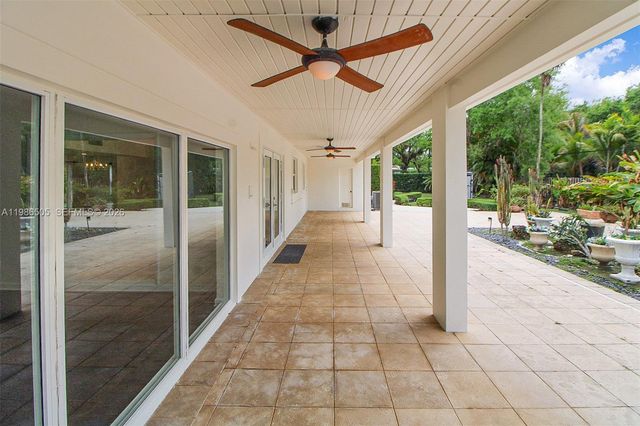 6900 SW 104th St, Pinecrest, FL 33156