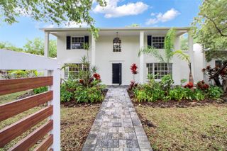 6900 SW 104th St, Pinecrest, FL 33156